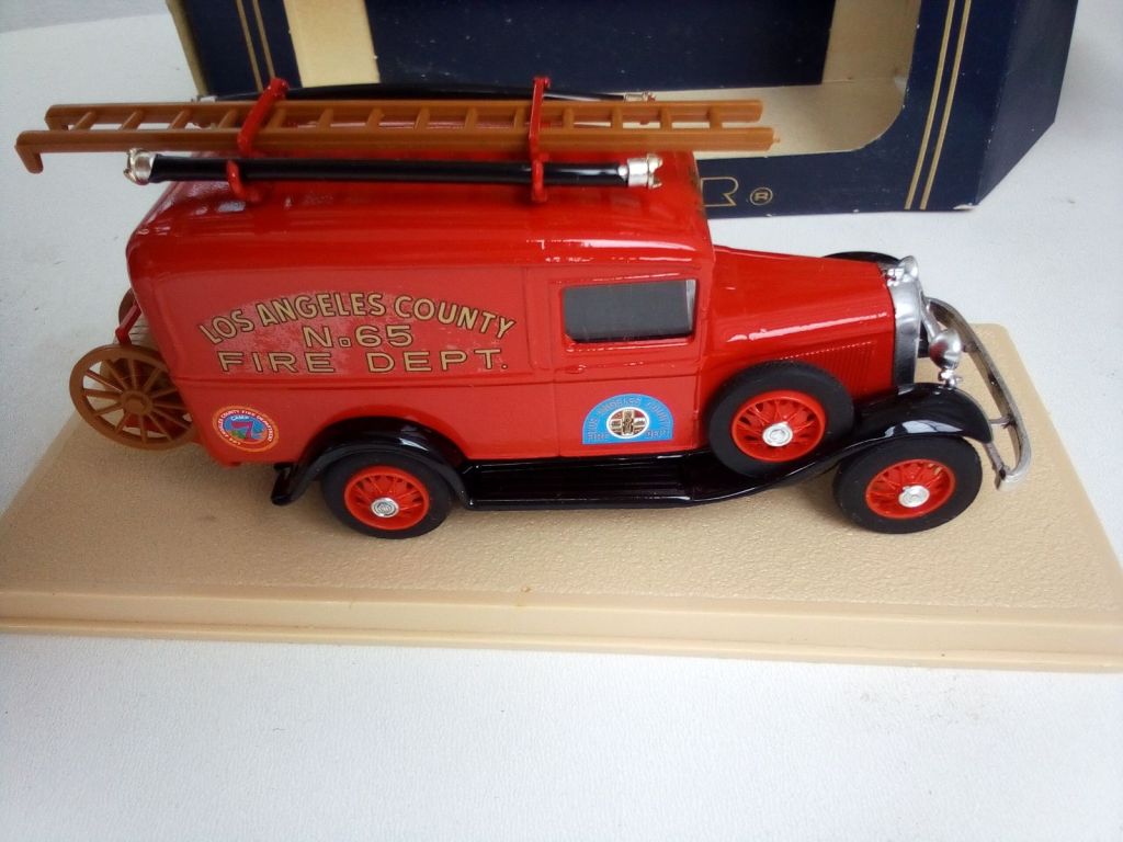 1/43 ELIGOR FORD V8 1934 FOURGON POMPIERS LA. - фото фото фото 4