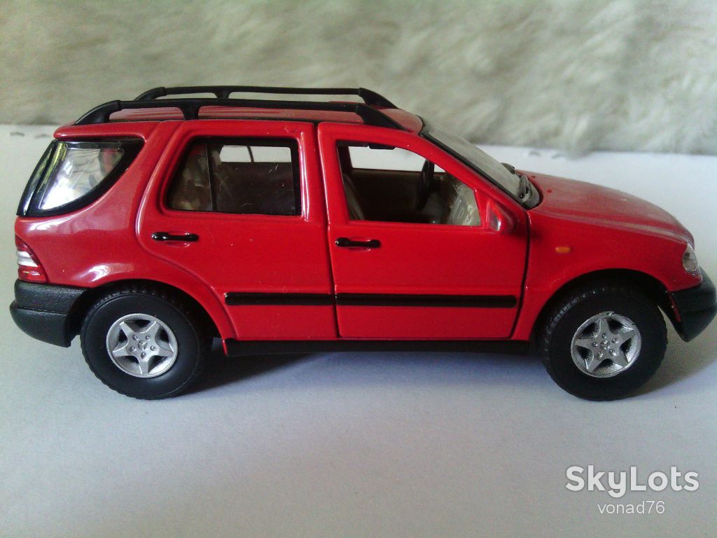 1/43 MERCEDES-BENZ M-Class ML 320. CARARAMA. - фото фото фото 0