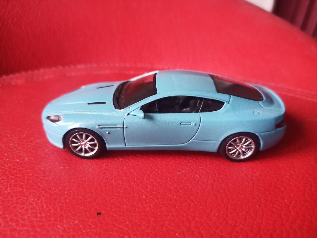 ASTON  MARTIN  DB9  VANTAGE  1 :43 DeAgostini - фото фото фото 1