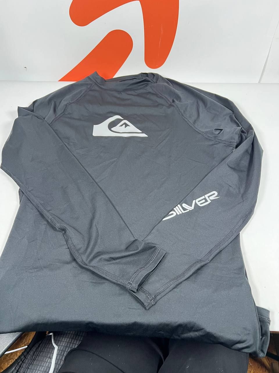 Лот № 15303 Чоловіча футболка Quiksilver  з довгими рукавами, рашгард, для серфінгу р.ХЛ - фото фото фото 1