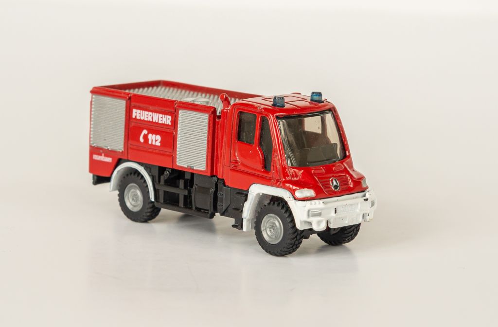 1:87 Mercedes-Benz Unimog Fire Engine, Siku #1068 - фото фото фото 3