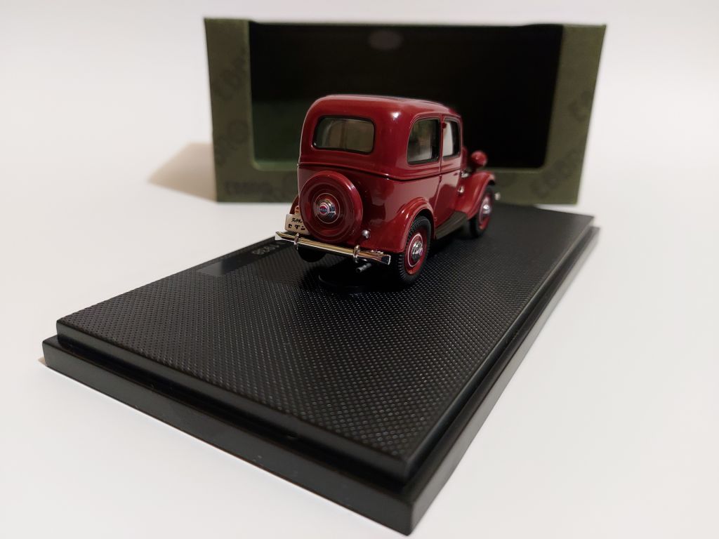 Ebbro 1:43 Datsun 17 Sedan  (1938) dark red - фото фото фото 4
