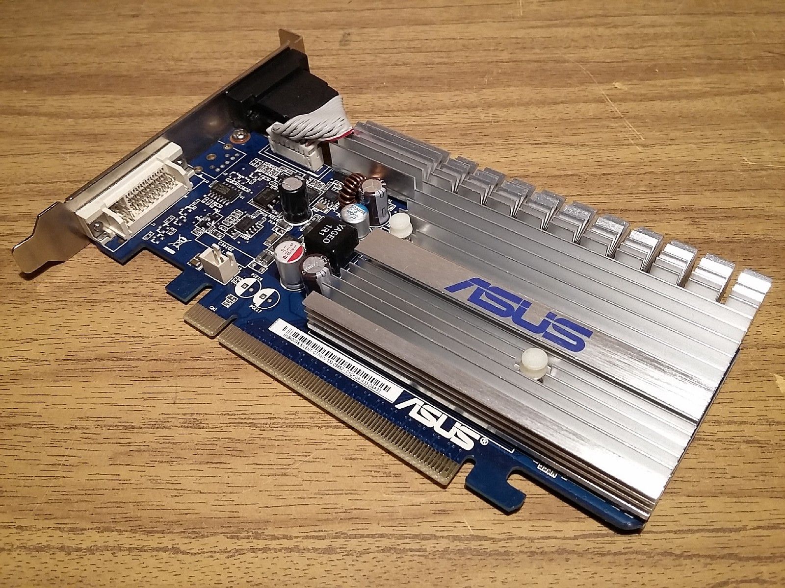 Видеокарта nVidia GeForce 8400GS ASUS EN8400GS  (PCI Express, 512Mb) - фото фото фото 6