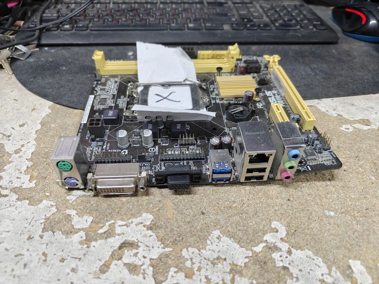 Мат. плата ASUS H81M-R LGA1150 H81 PCI-E Dsub+DVI GbLAN SATA MicroATX 2DDR3 № НР260503109 - фото фото фото 2