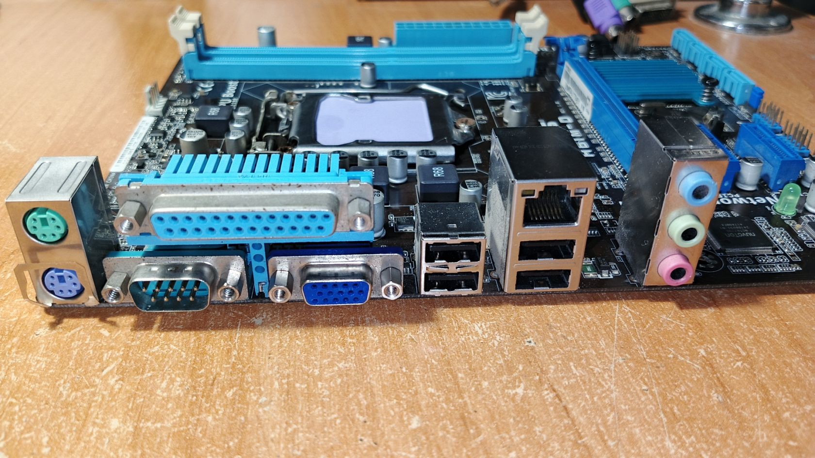 ASUS H61M-D       (s1155, Intel H61, PCI-Ex16) - фото фото фото 3