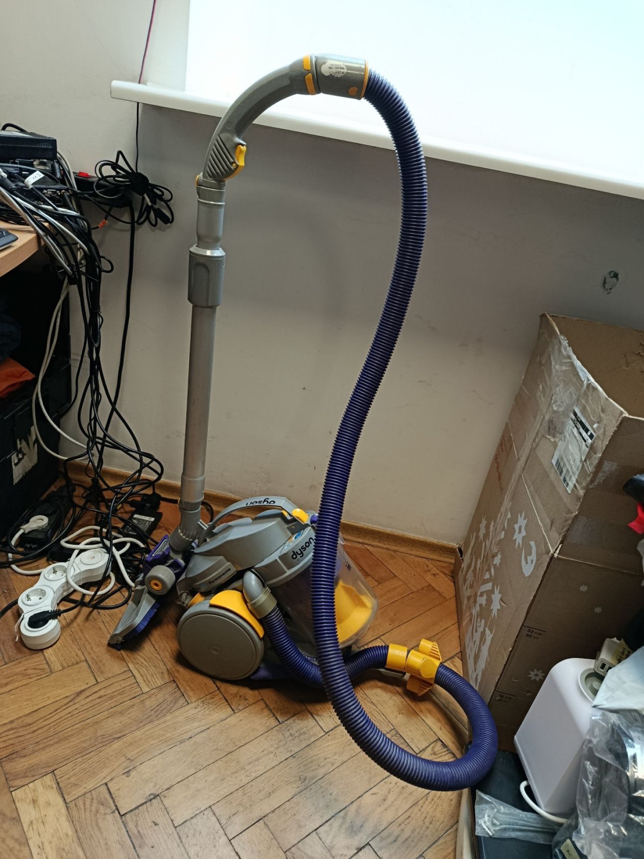 Пилосос безмішковий Dyson Root Cyclone      (Absolute HEPA) — з Європи - фото фото фото 0