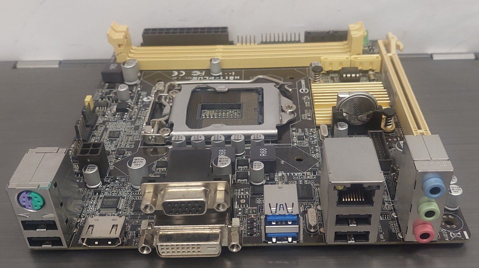 Материнська плата Asus H81I-Plus  / Socket 1150 / MiniITX / 2 x DDR3 / б/в - фото фото фото 4