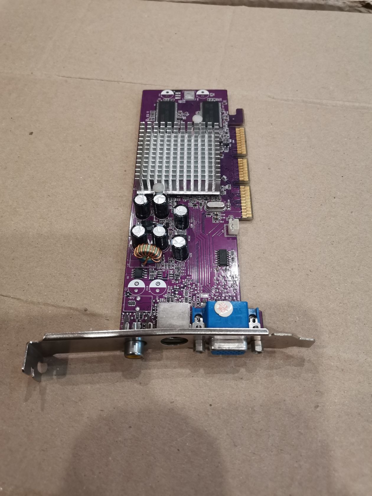 Видеокарта ATI Radeon 9200 SE 64mb AGP 8x - фото фото фото 0