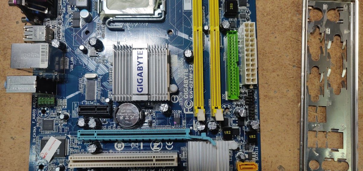 Мат. плата Gigabyte GA-G31M-S2L rev1.1 LGA775 G31 PCI-E+SVGA+GbLAN SATA MicroATX 2DDR2 № 212211 - фото фото фото 1