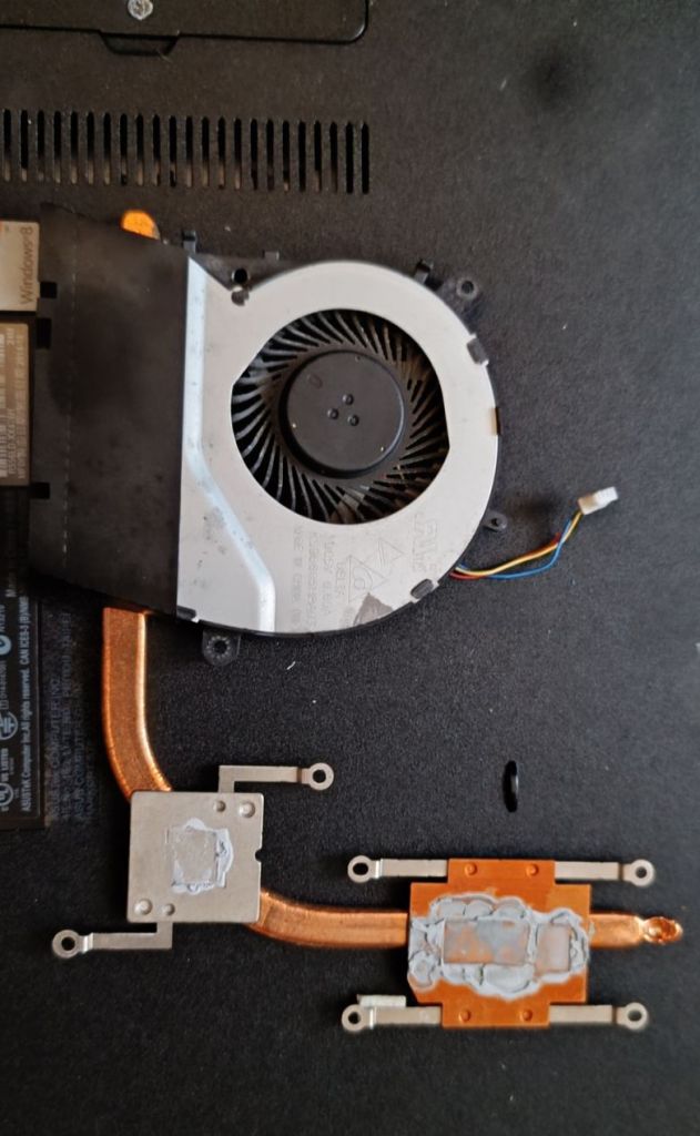 ASUS R556L система охолодження - фото фото фото 1