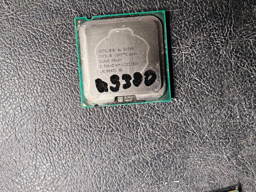 Процессор Intel Core 2 Quad Q9300 2.50GHz/6M/1333/05A LGA775 № 261002403 - фото фото фото 0