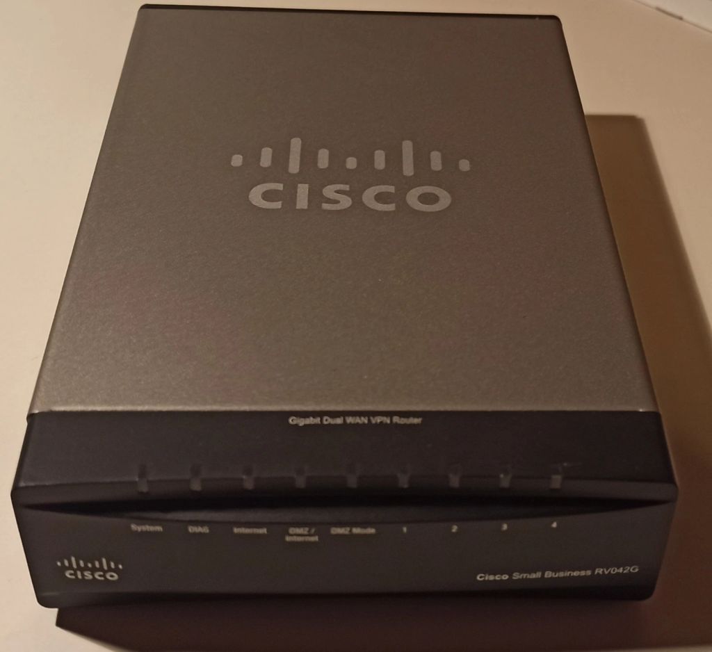 Маршрутизатор Cisco Dual Gigabit WAN VPN Router  (RV042G) - фото фото фото 2