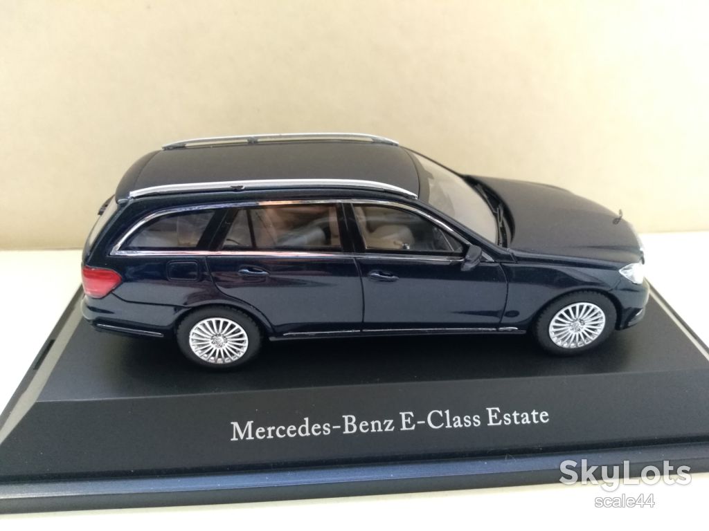 Mercedes-Benz E-Klasse Estate.Minichamps.1:43 - фото фото фото 3