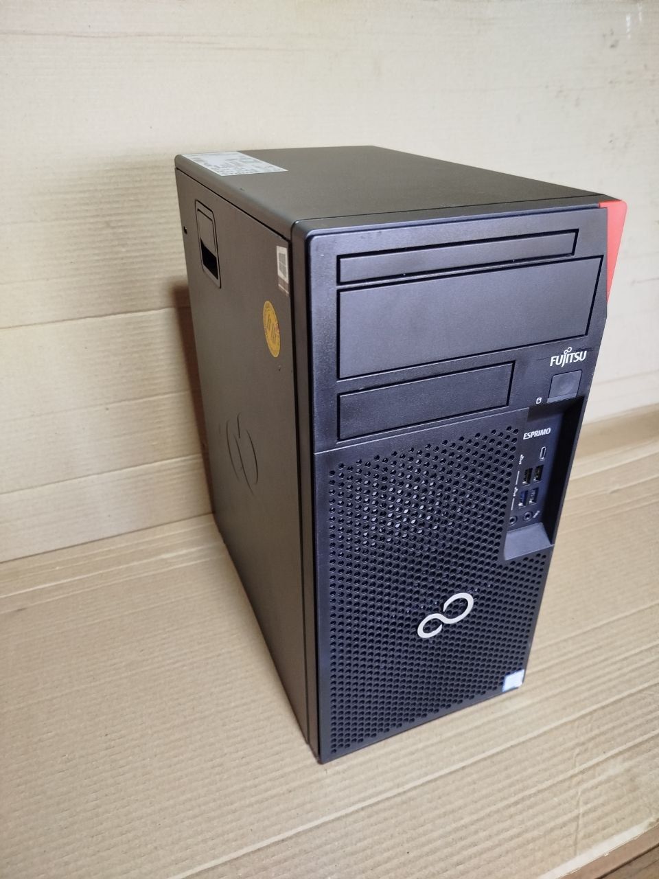 Fujitsu Esprimo P957 Intel Core I5-6500 (3.20GHZ)0GBDDR4/0GBHDD/Intel HD Graphics 530 - фото фото фото 0