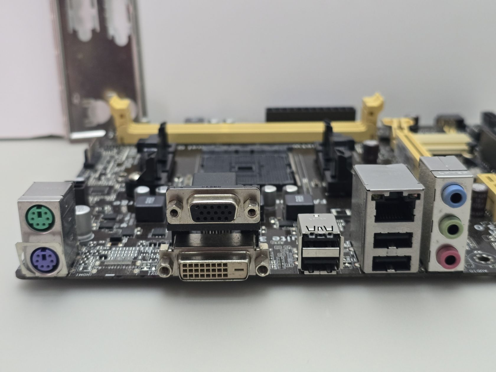 Материнская плата ASUS A55BM-K  (Socket FM2+,DDR3,б/у) - фото фото фото 1