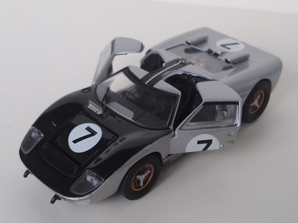 Ford GT40. Universal Hobbies   -3836- - фото фото фото 3