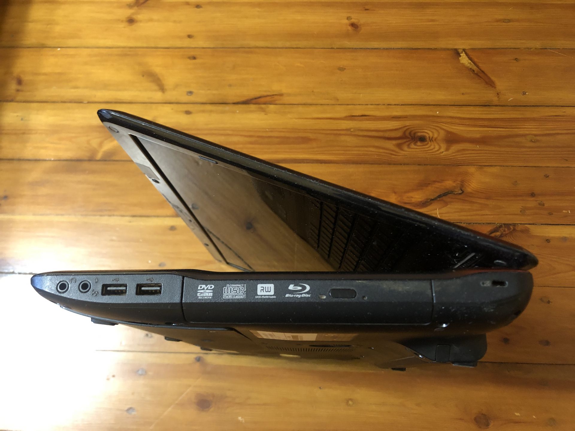 ноутбук TOSHIBA QOSMIO X770 3D - фото фото фото 2