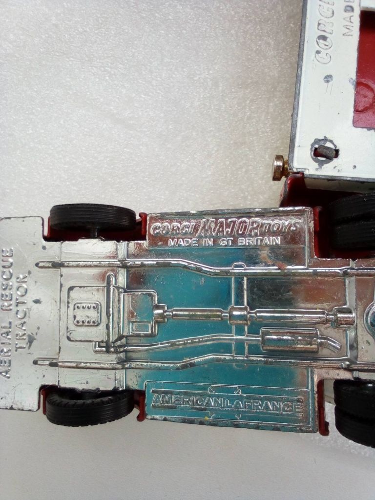 CORGI TOYS N°1143 AERIAL RESCUE TRUCK "AMERICAN LAFRANCE" - фото фото фото 13