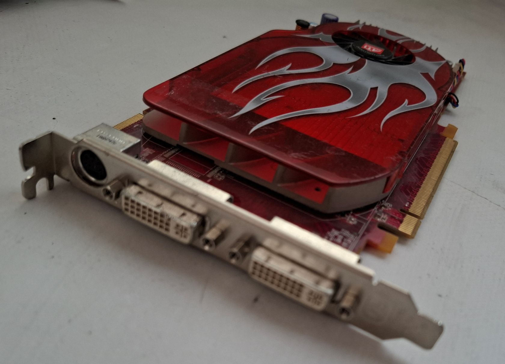 Відеокарта Radeon HD 2600 XT   (256 MB/128bit/GDDR4)     (№91) - фото фото фото 4