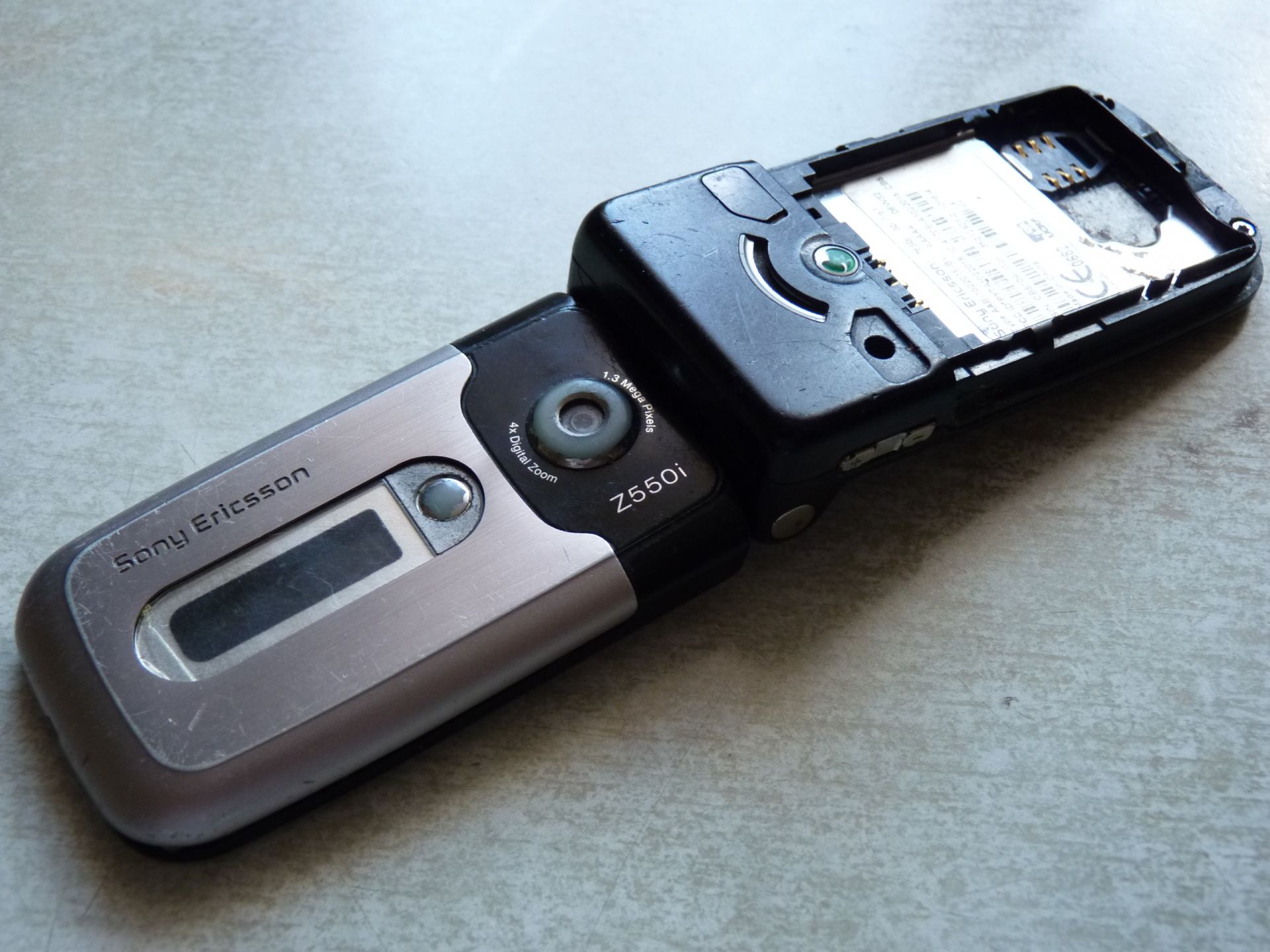 Мобильный телефон Sony Ericsson Z550i - фото фото фото 3