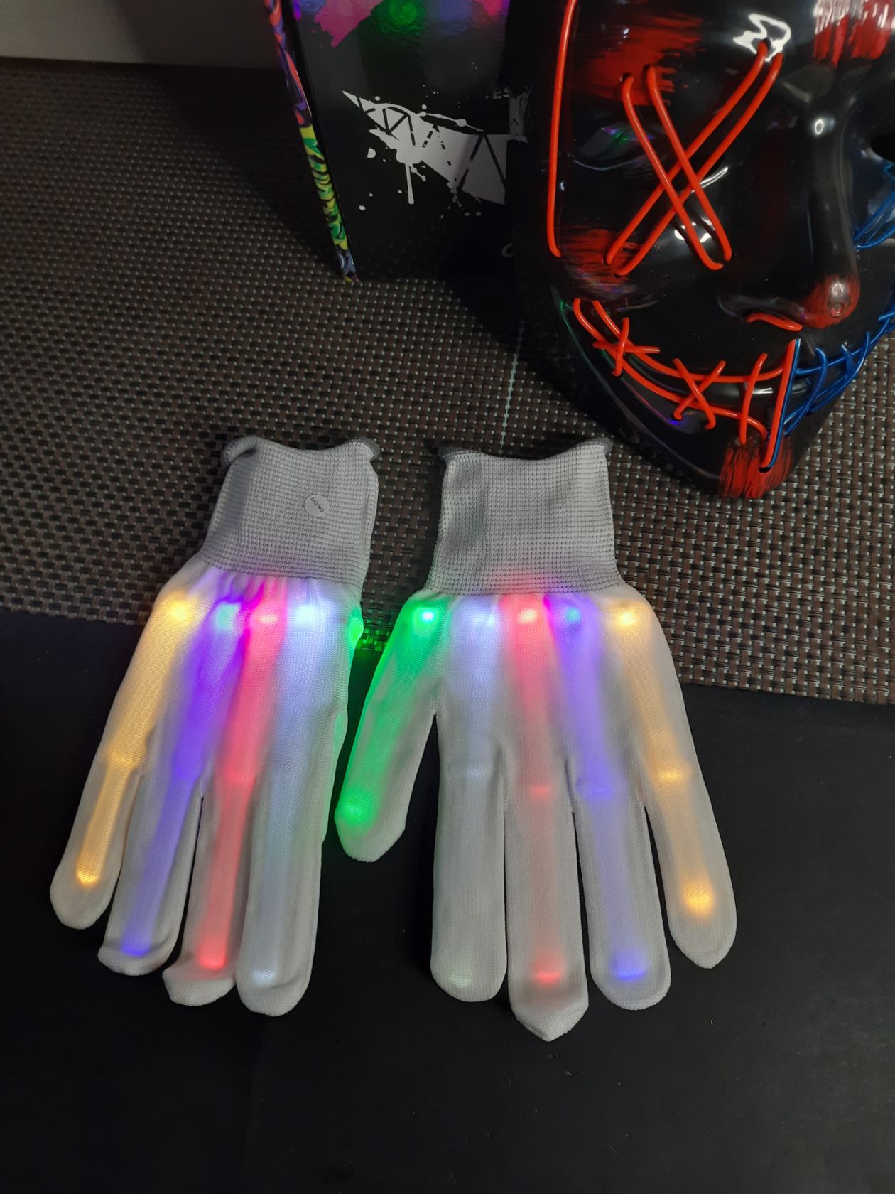 06  Карнавальна маска з рукавицями з LED підсвіткою - фото фото фото 3