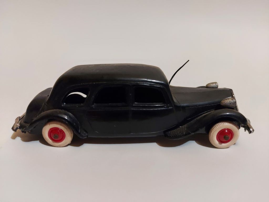 Norev 1:43  (plastic) Citroen 15-Six Familiale - фото фото фото 4
