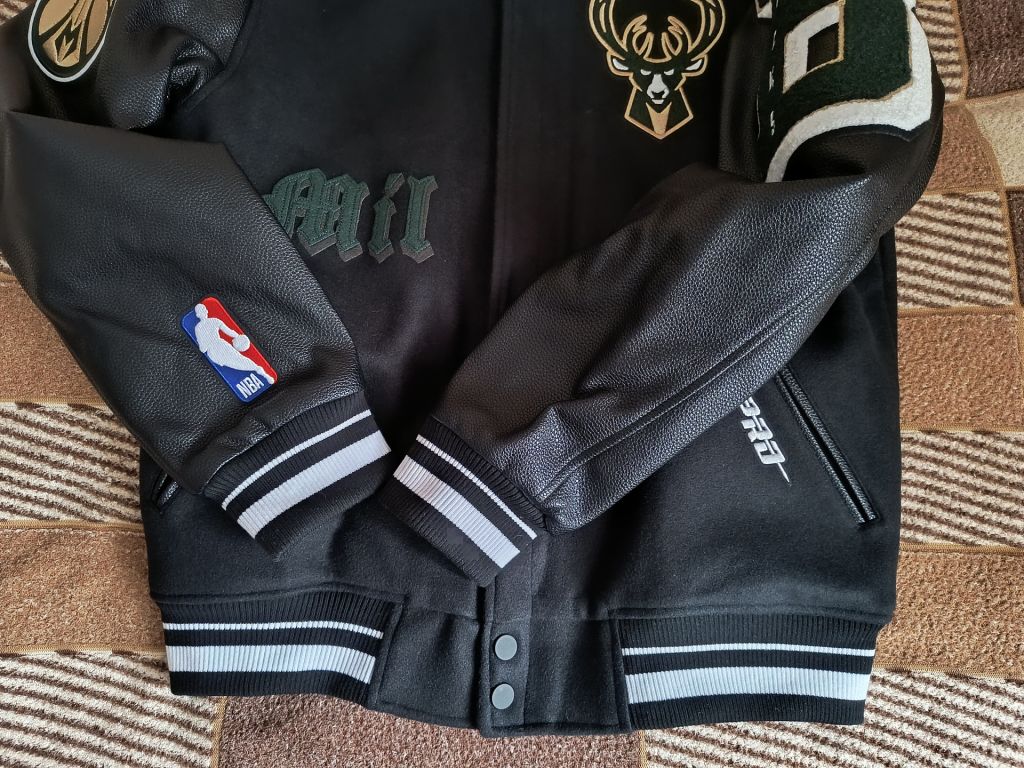 Бомбер Pro Standard NBA Milwaukee Bucks Old English Varsity Jacket - фото фото фото 6