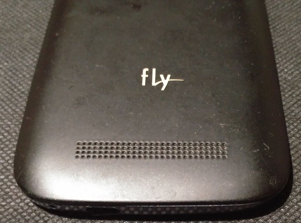 Стильный смартфон Fly IQ4404 Spark Black недорого - фото фото фото 3