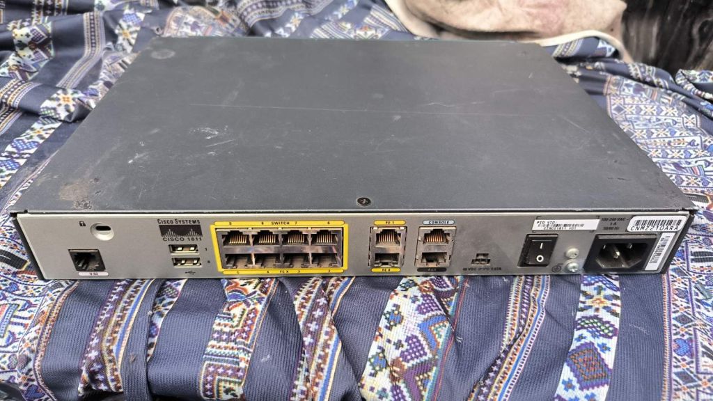 Маршрутизатор Cisco 1800 Series. CISCO1811 V01 - фото фото фото 1