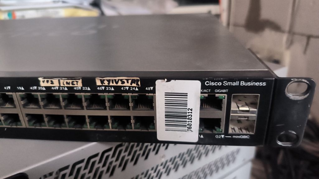 Комутатор CISCO SF200E-48P POE Smart Swith - фото фото фото 2