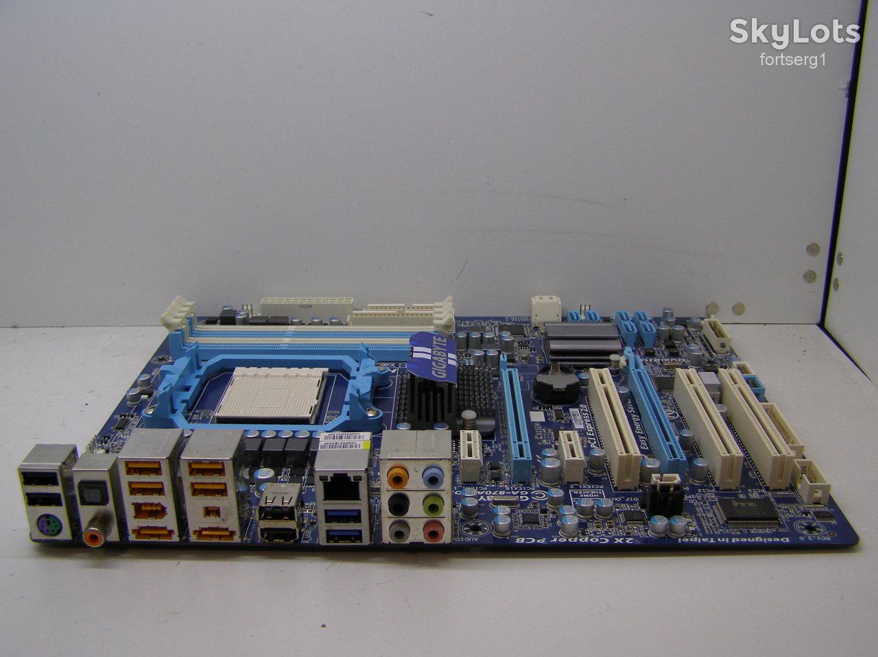 Материнская плата GIGABYTE GA-870A-UD3  Socket AM3  ATX 4DDR3 - фото фото фото 1
