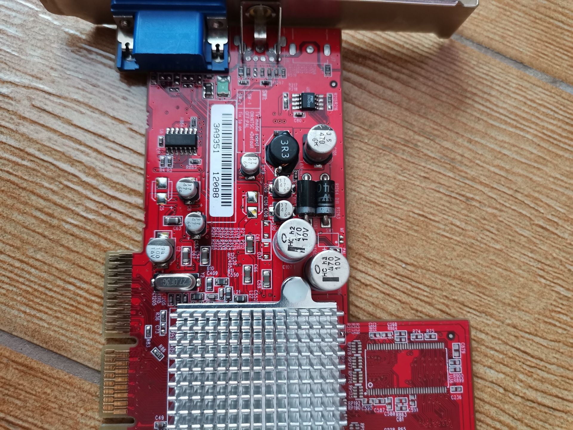 Видеокарта Gigabyte GV-R9200NF rev1 ATI Radeon 9200 AGP 8X DDR 64mb - фото фото фото 1
