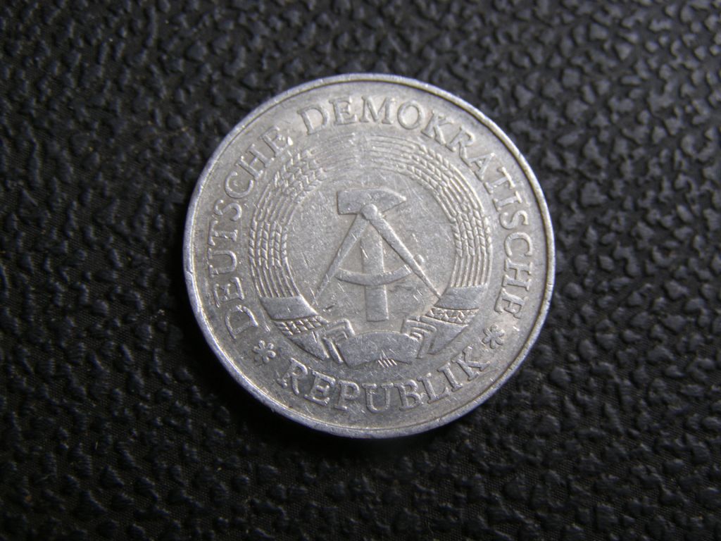 1 марка 1977 г А  ГДР. - фото фото фото 1