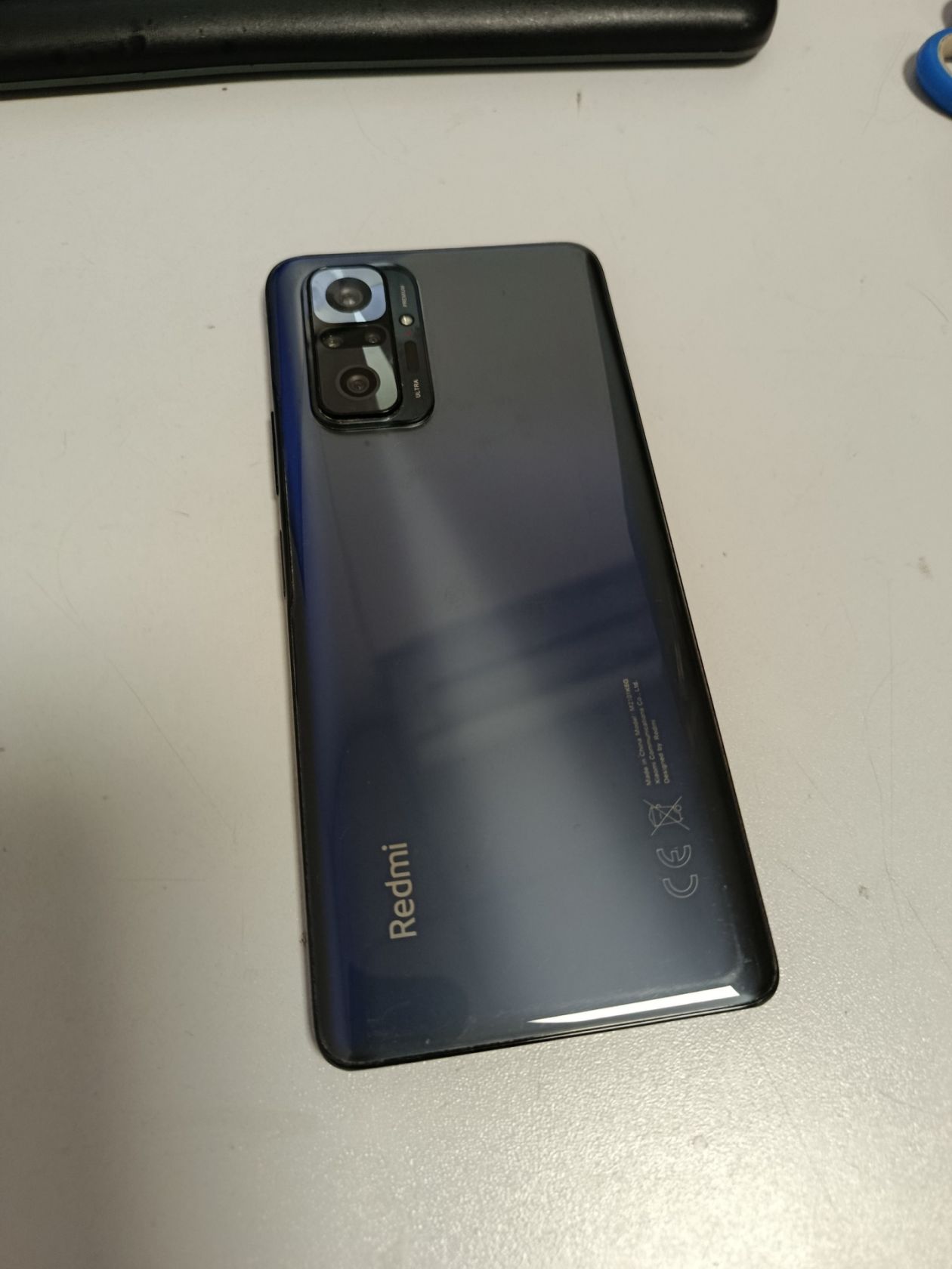 Смартфон Xiaomi висить на завантаженні - фото фото фото 1