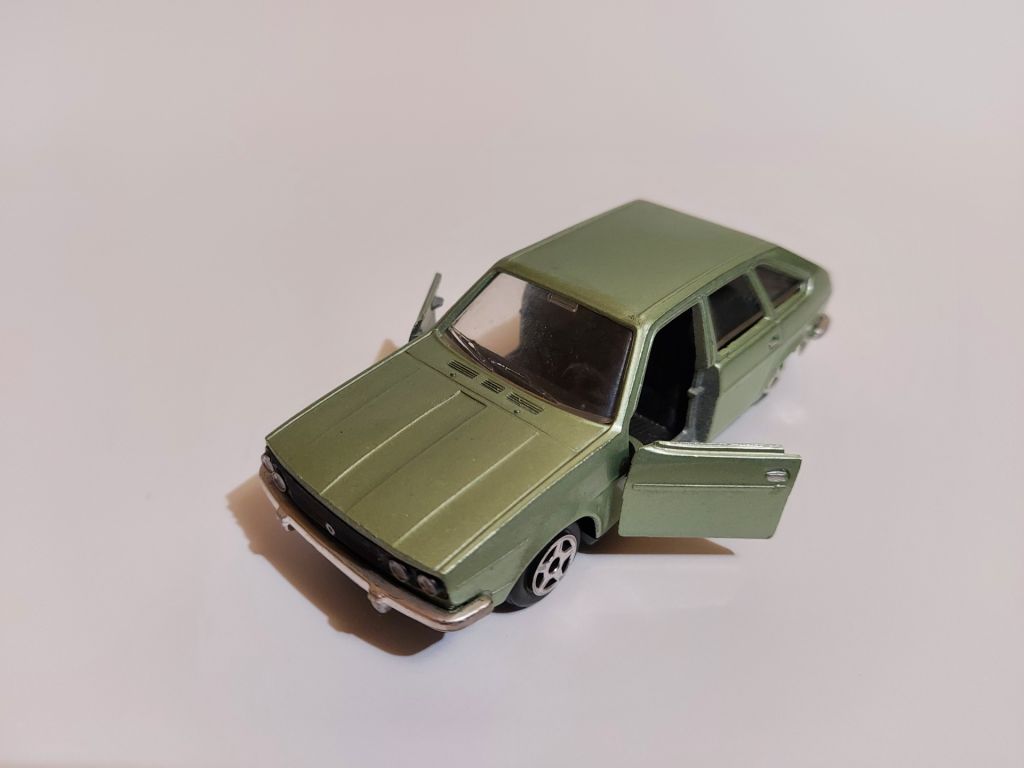 Norev 1:43 Renault 30 TS - фото фото фото 6