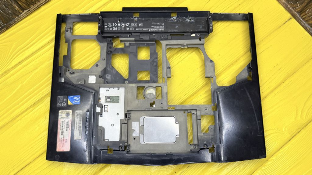 Корито Dell Alienware M15x  (2115) Б/В - фото фото фото 0