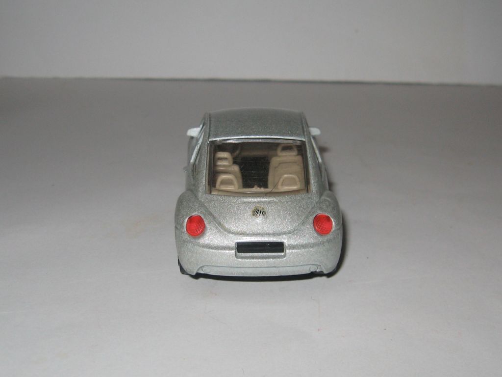 Модель машинка Volkswagen new beetle 1:43 Bburago Made in Italy - фото фото фото 3