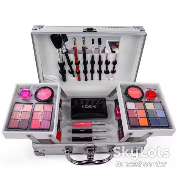 Набор женской косметики в подарочном чемодане MC1155 Makeup set Серебристый - фото фото фото 5