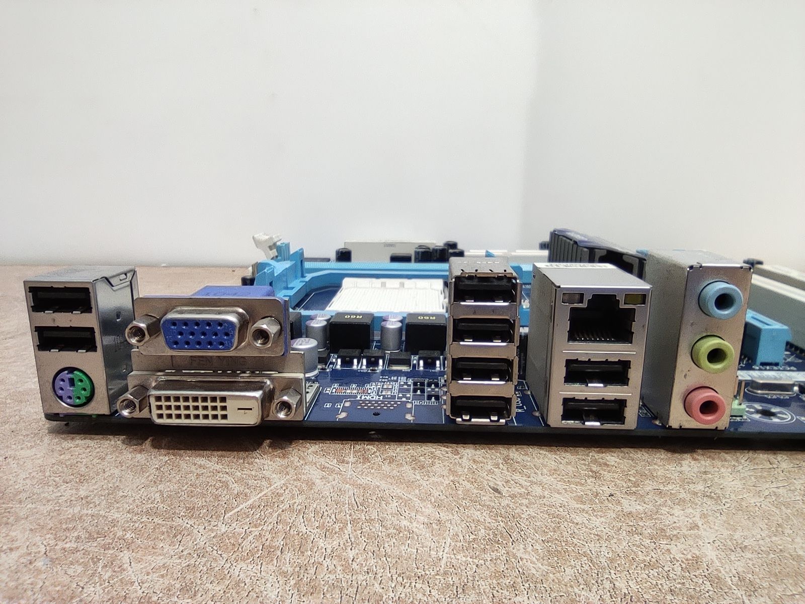 Материнская плата Socket AM3 / Gigabyte GA-MA78LMT-S2 / MicroATX 2 x DDR3 - фото фото фото 2