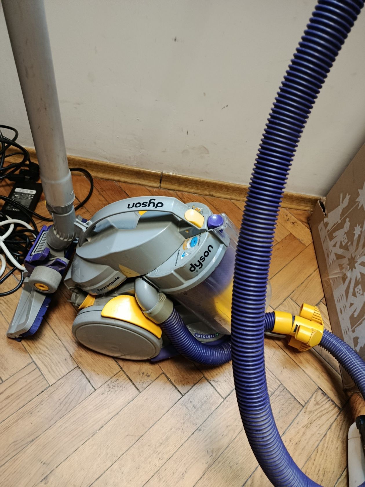 Пилосос безмішковий Dyson Root Cyclone      (Absolute HEPA) — з Європи - фото фото фото 1