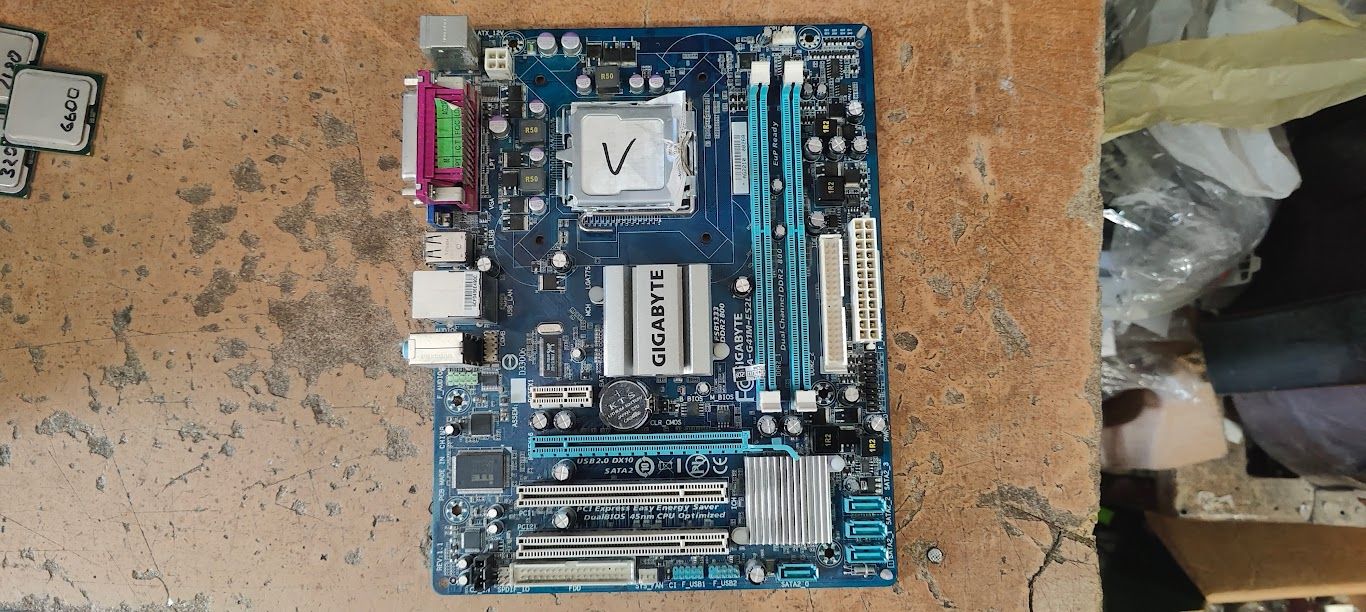 Мат. плата Gigabyte GA-G41M-ES2L rev1.1 LGA775 G41 PCI-E+SVGA+GbLAN SATA MicroATX 2DDR2 № 230307102 - фото фото фото 0