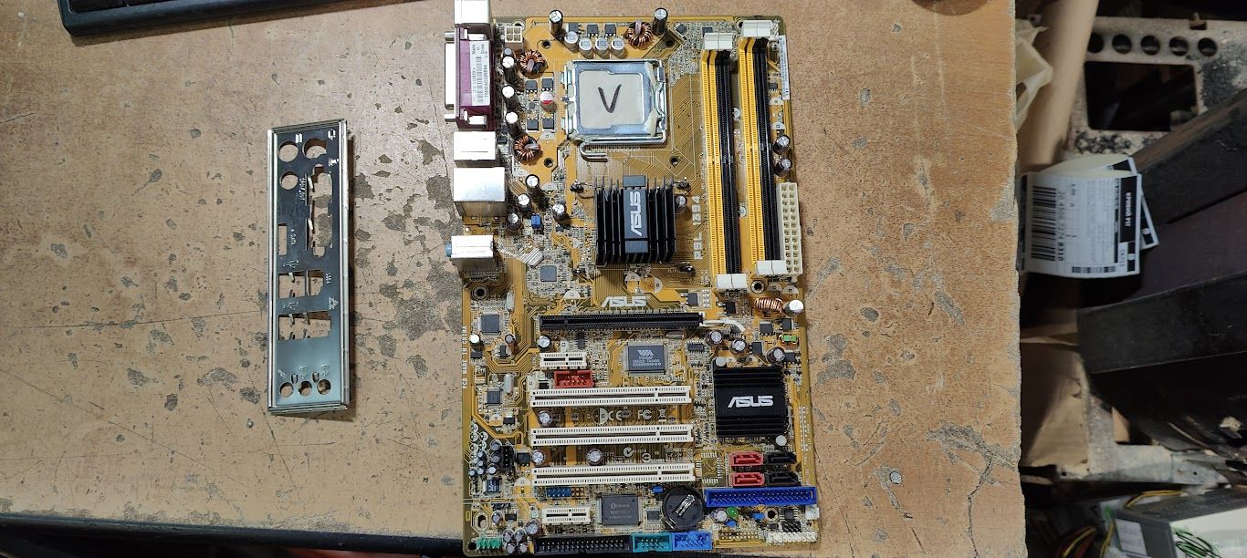 Мат. плата ASUS P5L 1394 LGA775 i945P PCI-E+GbLAN+1394 SATA ATX 4DDR2 № 230303 - фото фото фото 0