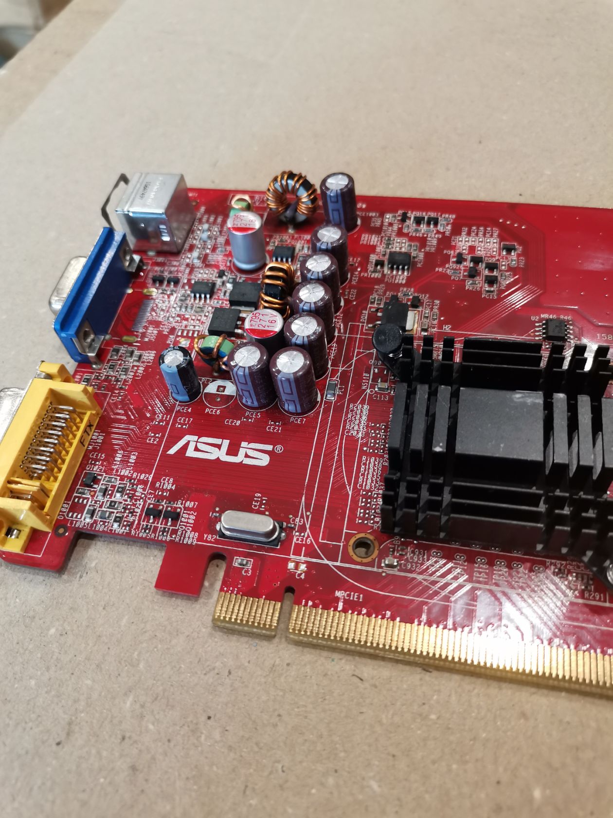 Видеокарта ASUS EAH2400PRO MG/HTP/256M/A 256mb DDR2 PCI Express - фото фото фото 2
