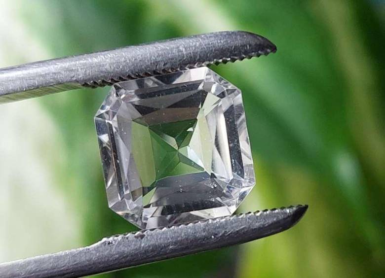 Белый Кварц  5.63  ct   11mm - фото фото фото 3