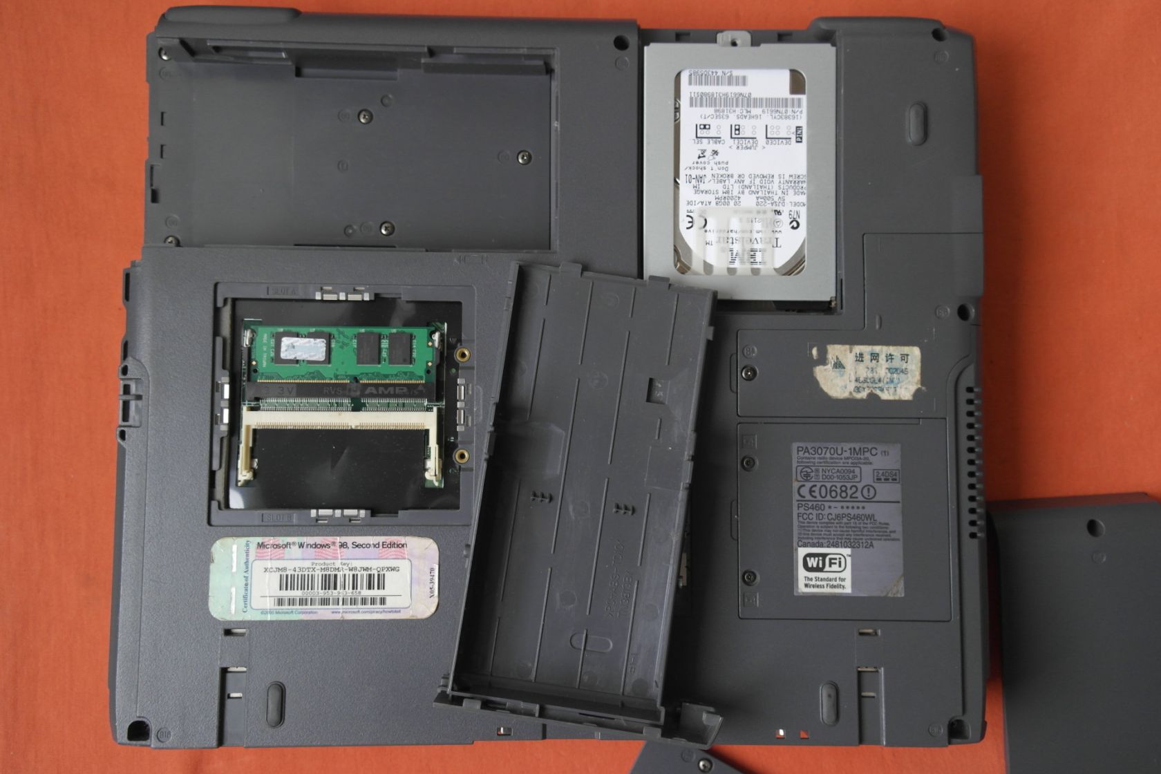 Ноутбук Toshiba Satelitte PRO 4600 PIII 850/256/20/CD-RW+DVD/15" - фото фото фото 9