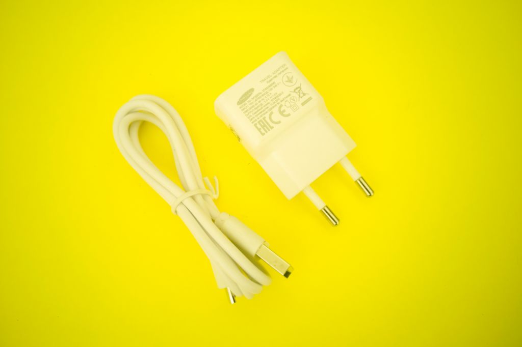 Зарядное Samsung ETA0U83EWE 5.0v 1.0A Зарядка - фото фото фото 0