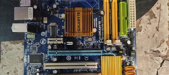 Мат. плата Gigabyte GA-G31M-ES2L rev2.0 LGA775 G31 PCI-E+SVGA+GbLAN SATA MicroATX 2DDR2 № 242905104 - фото фото фото 1