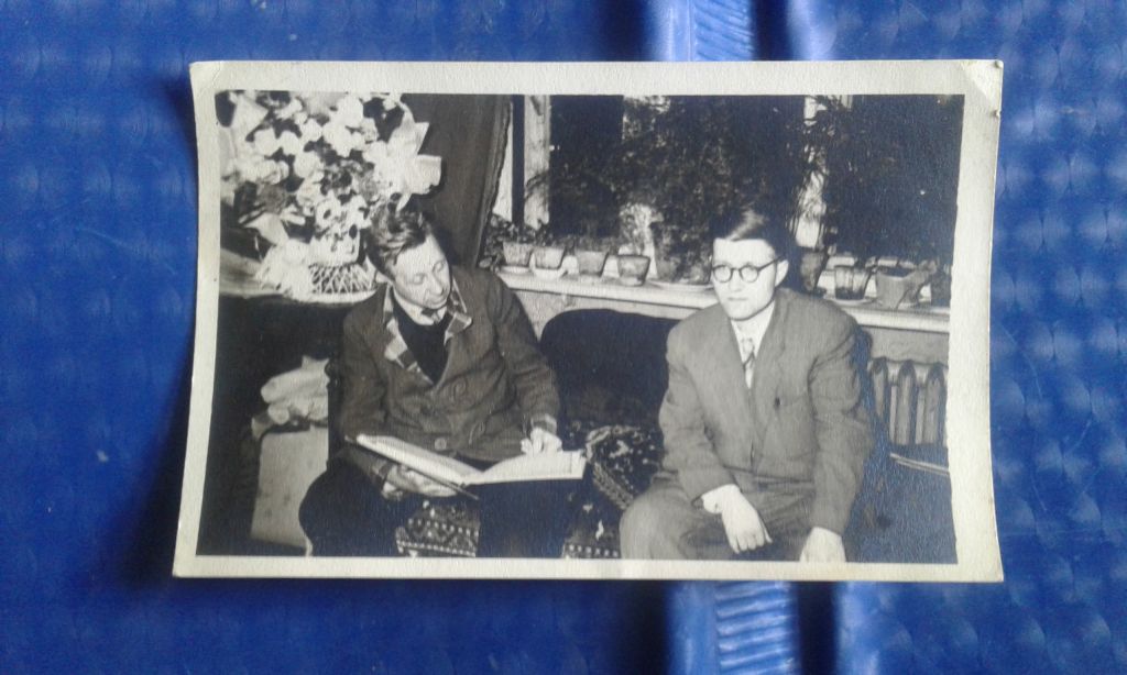 2 музыканта с партитурой Харьков Консерватория 1958 год - фото фото фото 0
