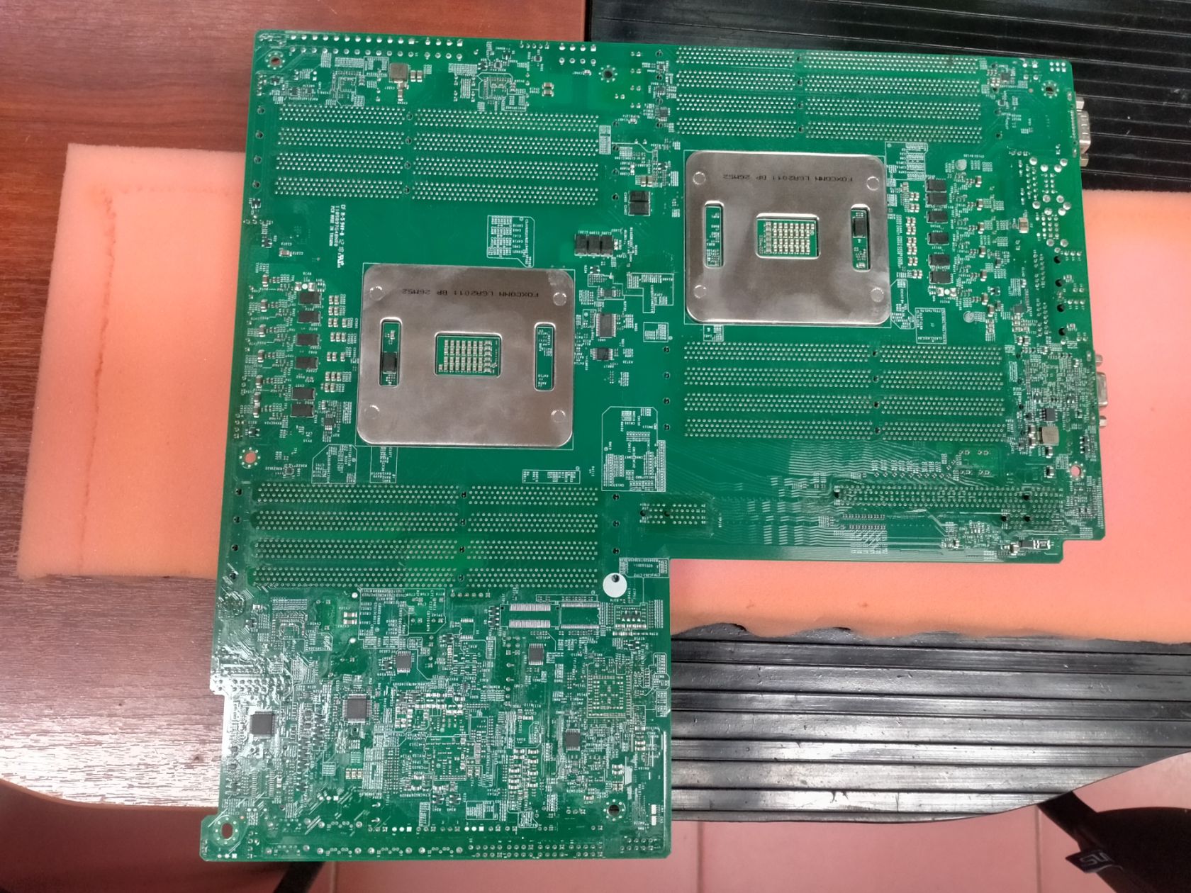 SUPERMICRO X9DRW-iF  2x LGA 2011 / DDR3 ECC / 8xSATA2 / 2xSATA3 / 2x GbE LAN - фото фото фото 2