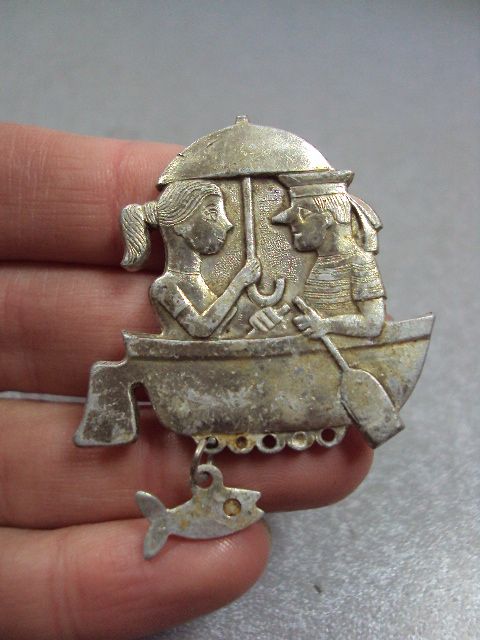 знак брошка лодочка свидание моряк девушка зонтик №1815 - фото фото фото 2